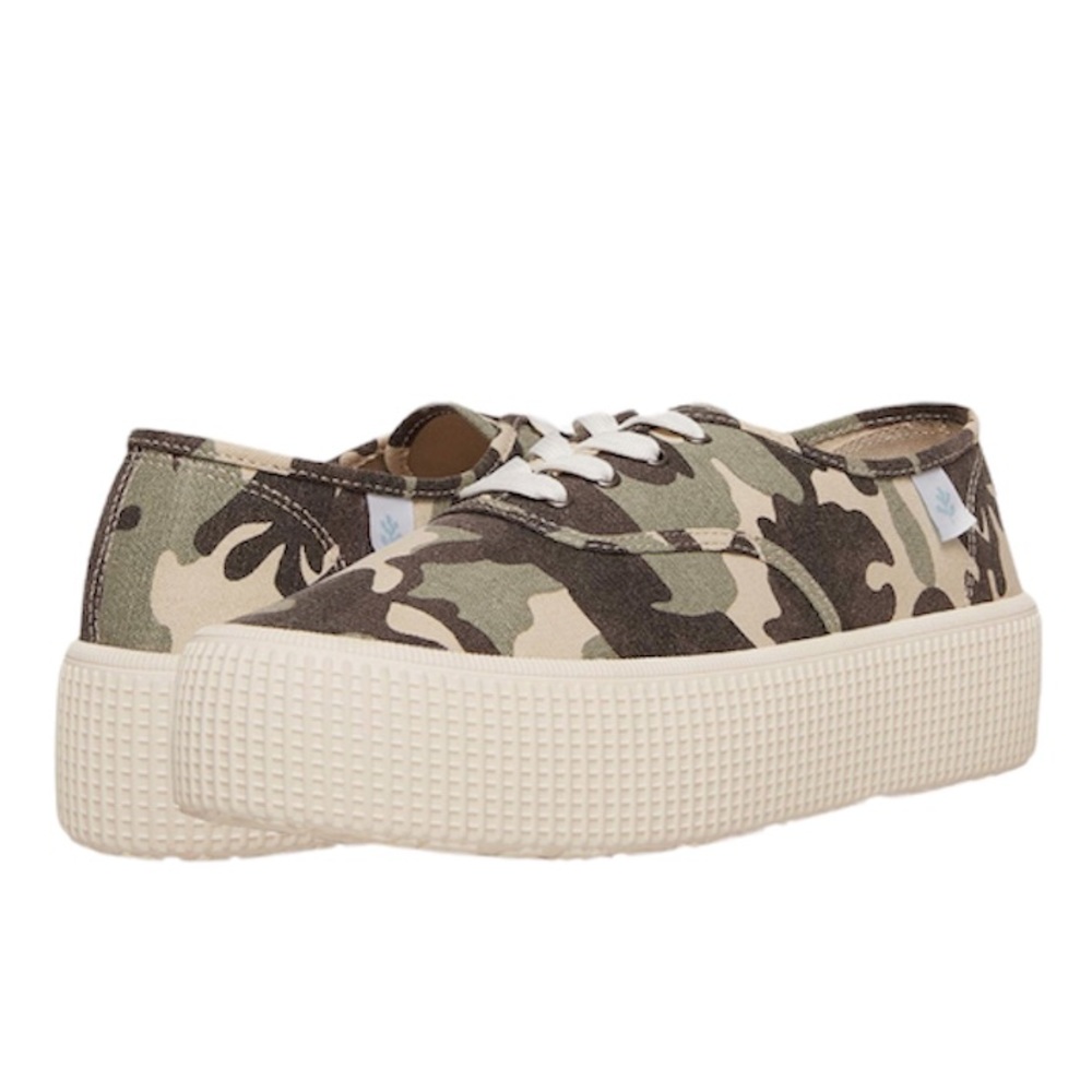 New COOL PLANET By Steve Madden Camo Sneakers